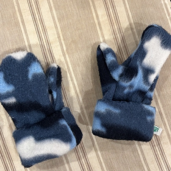 L.L. Bean hat and turtle fur fleece mittens - Picture 3 of 6